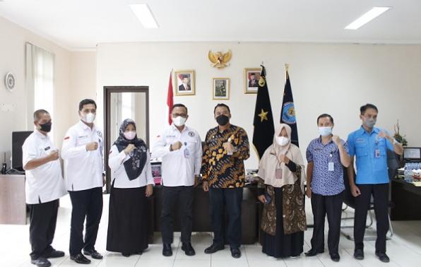 Foto Ajakan " STOP NARKOBA " oleh Kadin sosial dan PMD, Budi Utama (berbaju batik) dan Kepala BNNP Kep. Bangka Belitung Brigjen M.Z.Mutaqien dan jajaran BNNP serta DINSOSPMD Prov.Kep. Babel 