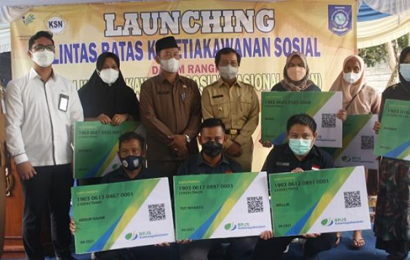 Penyerahan bantuan kepada pemerlu pelayanan kesejahteraan sosial dari pihak stakeholder/donatur/mitra DINSOSPMD Prov.Kep. Babel Penyerahan bantuan kepada pemerlu pelayanan kesejahteraan sosial dari pihak stakeholder/donatur/mitra DINSOSPMD Prov.Kep. Babel