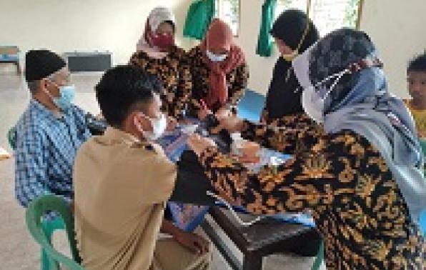 Layanan pemeriksaan kesehatan pemberian Vaksinasi COVID19 bagi warga desa Air Anyir Kab.Bangka Layanan pemeriksaan kesehatan pemberian Vaksinasi COVID19 bagi warga desa Air Anyir Kab.Bangka