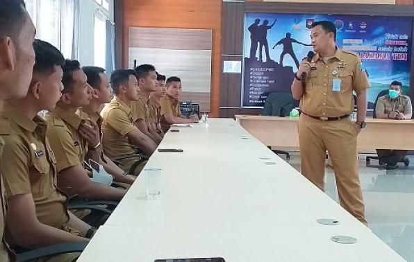 Kadinsos PMD Kep. bangka belitung, Budi Utama saat memberikan materi orientasi pembekalan kepada Purna Praja IPDN angkatan XXVIII Kadinsos PMD Kep. bangka belitung, Budi Utama saat memberikan materi orientasi pembekalan kepada Purna Praja IPDN angkatan XXVIII