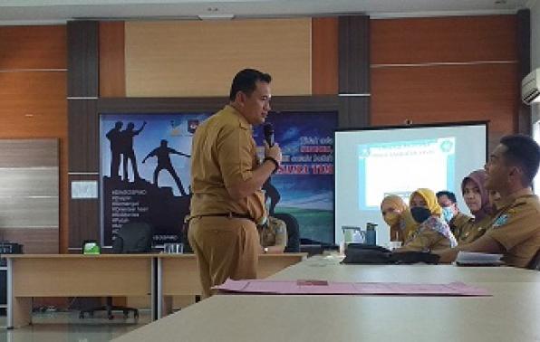 Kadinsos PMD Kep. bangka belitung, Budi Utama saat memberikan materi orientasi pembekalan kepada Purna Praja IPDN angkatan XXVIII Kadinsos PMD Kep. bangka belitung, Budi Utama saat memberikan materi orientasi pembekalan kepada Purna Praja IPDN angkatan XXVIII
