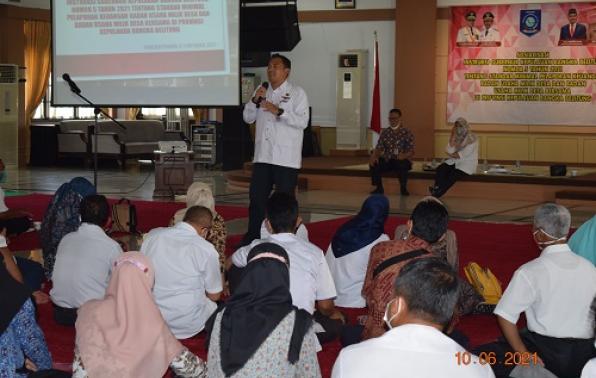 Kadin Sosial PMD Kep. Bangka Belitung, Budi Utama saat memberikan pengarahan kepada Pengelola Bumdesa/BUMDESMa