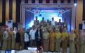 Kepala BKPSDMD Provinsi Kep.Bangka Belitung, Susanti dan Kepala Pusat Pembinaan Jabatan Fungsional KEMENDES PDTT  foto bersama dengan seluruh JF Penggerak Swadaya Masyarakat 