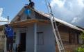 Proses rahab rumah warga korban bencana alam angin puting beliung oleh Tim TAGANA