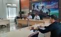 Kepala Dinas sosial dan PMD, Budi Utama yang didampingi oleh Sekretaris Dinas saat membuka kegiatan FGD penyusunan standar pelayanan pengangkatan anak pada DINSOSPMD 