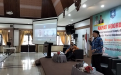 Pj.Gubernur Suganda Pandapotan Pasaribu melalui sambung via zoom menyampaikan pengarahannya kepada kepada kepala desa Se Bangka Belitung saat kegiatan Rapat Koordinasi hari ini senin (17/07) di ruang mahligai rumah dinas gubernur, Air Itam-Pangkalpinang