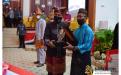 Penyerahan penghargaan kepada para Inovator pemenang lomba adopsi inovasi TTG pada HUT Prov.Kep Babel ke 21