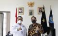 Kadin sosial dan PMD, Budi Utama (berbaju batik) dan Kepala BNNP Kep. Bangka Belitung Brigjen M.Z.Mutaqien