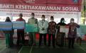 Para Penerima bantuan sosial foto bersama dengan jajaran Kemensos RI dan Dinas Sosial PMD Provinsi Kep. Bangka Belitung