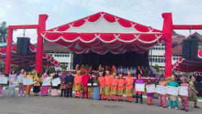 Penyerahan santunan bagi veteran dan janda veteran oleh Pj.Gubernur Kep.Bangka Belitung, Safrizal AZ dan Sekretaris Daerah Prov.Kep.Bangka Belitung, Naziarto