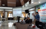 Pj.Gubernur Suganda Pandapotan Pasaribu melalui sambung via zoom menyampaikan pengarahannya kepada kepada kepala desa Se Bangka Belitung saat kegiatan Rapat Koordinasi hari ini senin (17/07) di ruang mahligai rumah dinas gubernur, Air Itam-Pangkalpinang