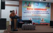 Anggota Komisioner OMBUDSMAN, Robert Na Endi Jaweng saat memberikan materi pembekalannya berkenaan dengan tata kelola pemerintahan dalam wujudkan dan mendukung keberlanjutan Desa Membangun