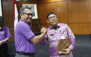 Pertukaran cinderamata Pemrov Bali dan Pemprov Babel